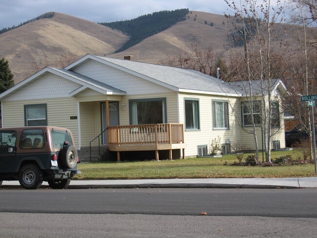 Hey Students. 3 bedroom Mid town off Step... - Hey Students.  3 bedroom Mid town off Step... Apartment Unit B