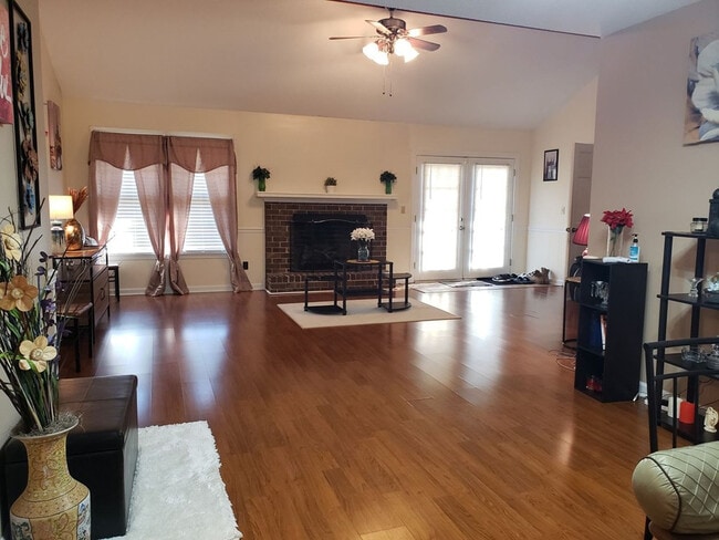 Photo - 2372 Orvis St