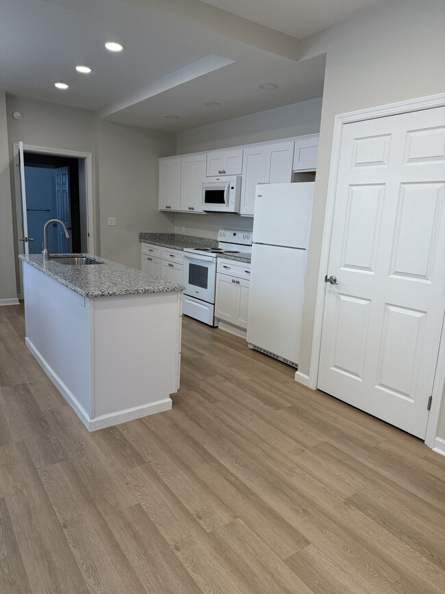 Photo - 732 W 3rd St Unit 1