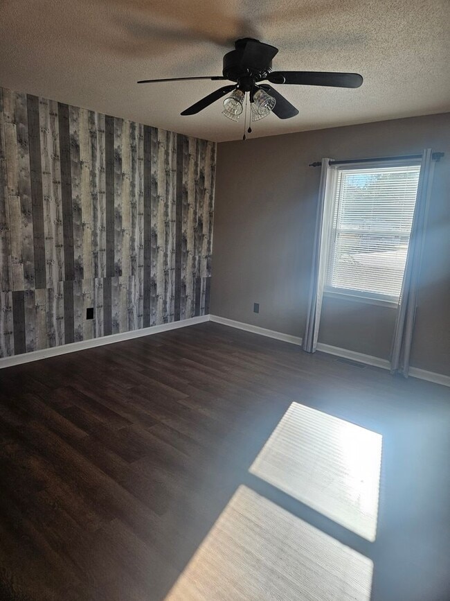 Photo - 100 J.R. Place