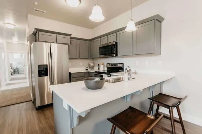 Pet Friendly 3-Bedroom Condo! - Pet Friendly 3-Bedroom Condo!