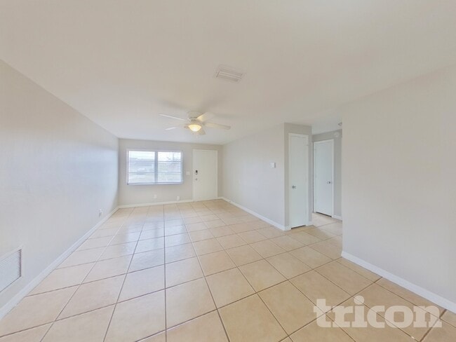 Photo - 1753 Linwood Cir