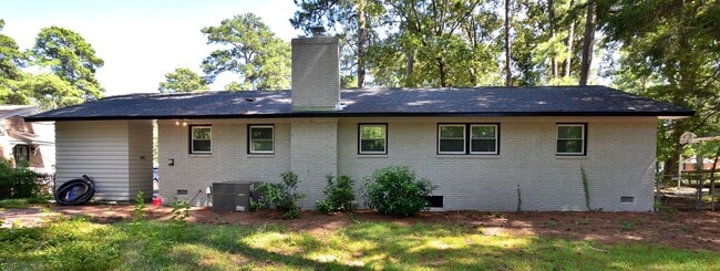 Photo - 836 Burton St
