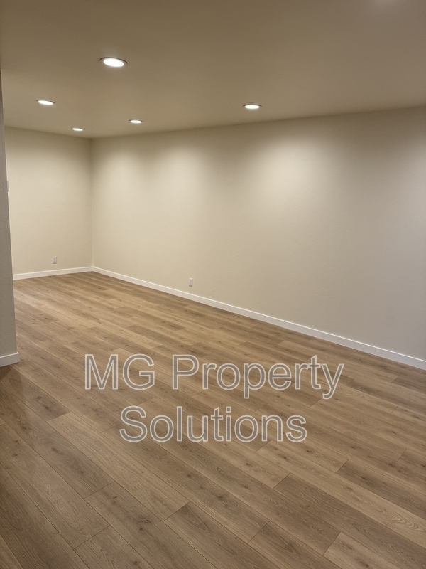Photo - 55 Roundtree Blvd