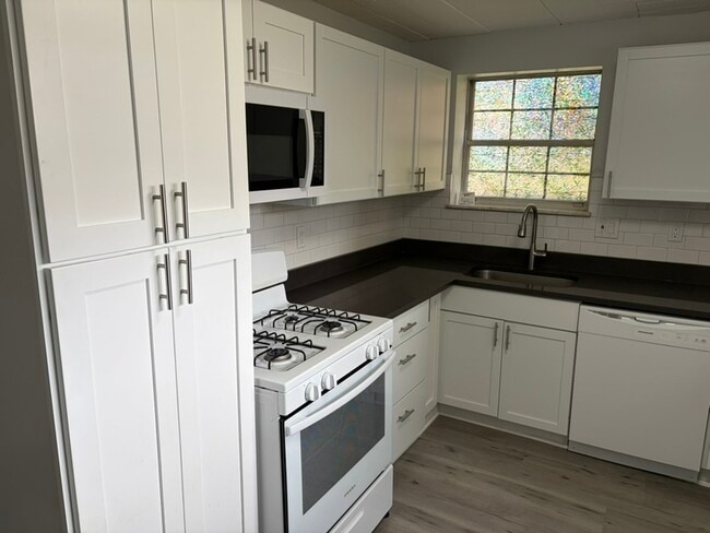 Photo - 906 Erdner Ave