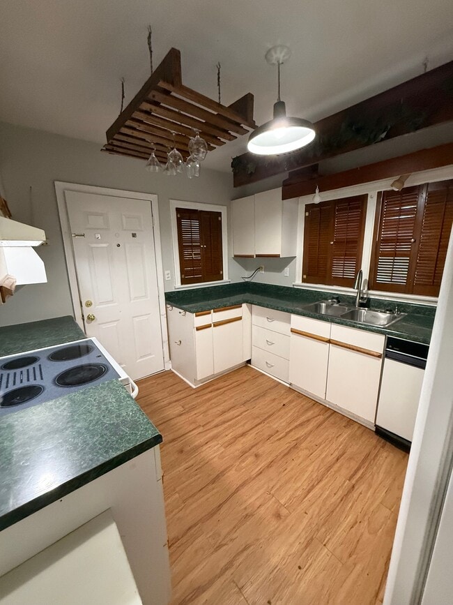 Photo - 3914 Herschel St