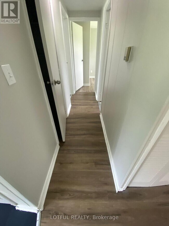 Photo - 7594 Flewellyn Rd