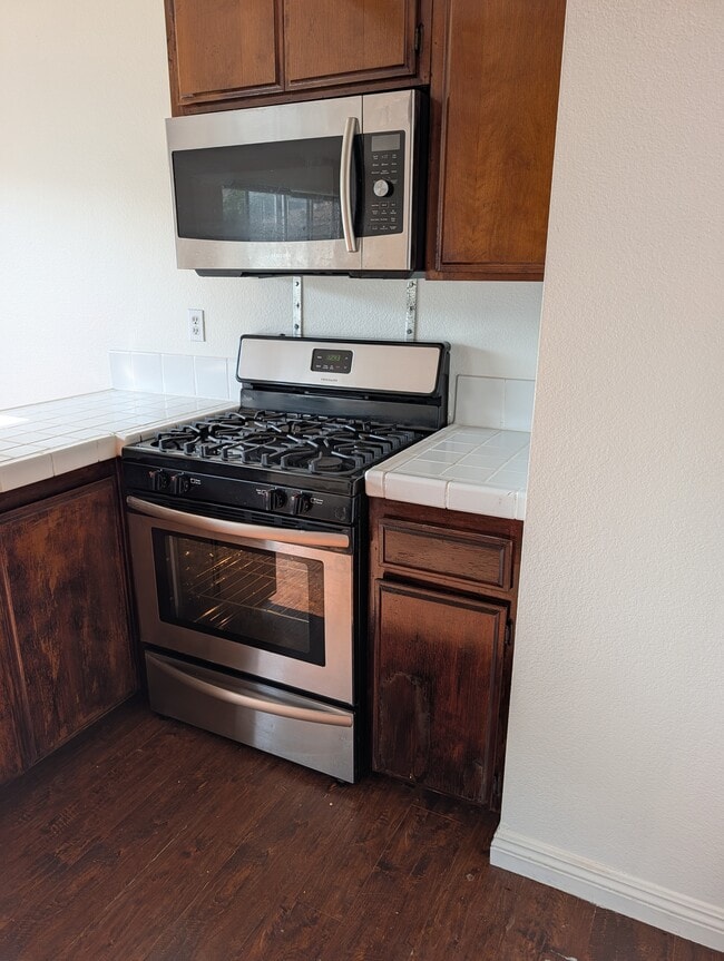 635 W 21st St Unit 635-D