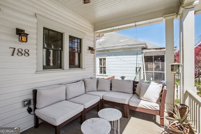 Photo - 788 Lake Ave NE