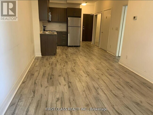 Photo - 17 Kenaston Gardens Unit 404
