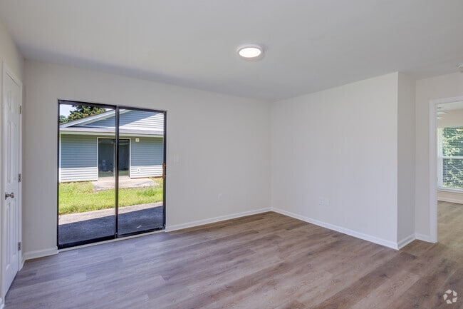 1BR, 1BA - 650SF - Living Room