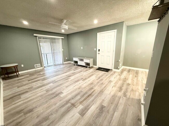 Photo - 12 Colonial Ct Unidad 12