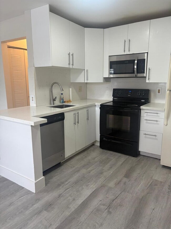 Building Photo - 2868 Coral Springs Dr Unit 2868