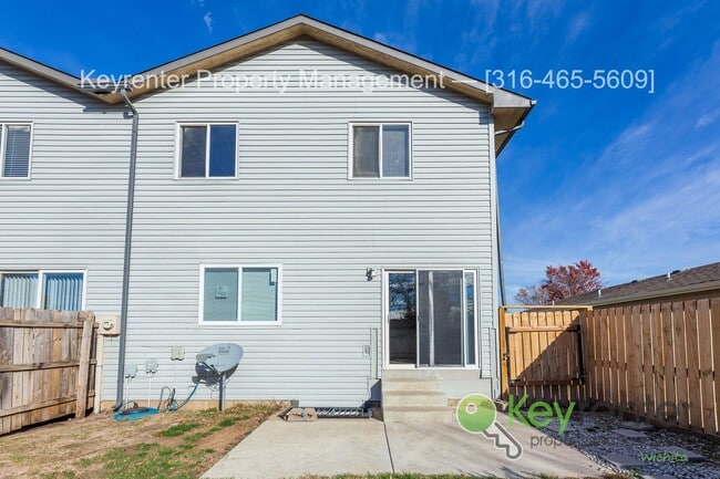 Photo - Beautiful 3 Bed 2.5 Bath townhome with easy commute anywhere in town!