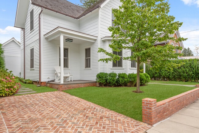 Photo - 209 Division St