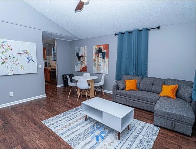 Building Photo - 356 Kingview Dr