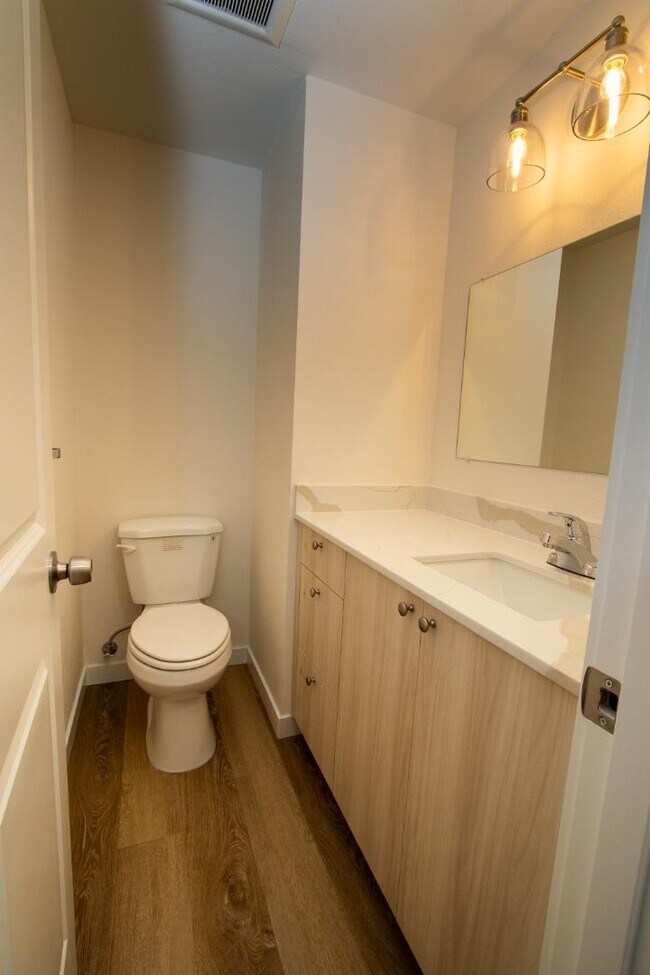 Photo - 403 43rd Ave SW