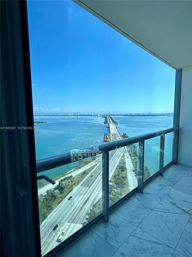 Photo - 601 NE 36th St Unidad 3111