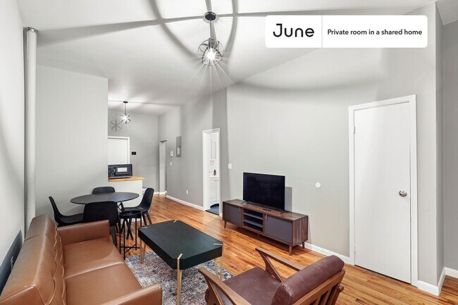 Room in Shared 4 bed/2 bath home in Williamsburg