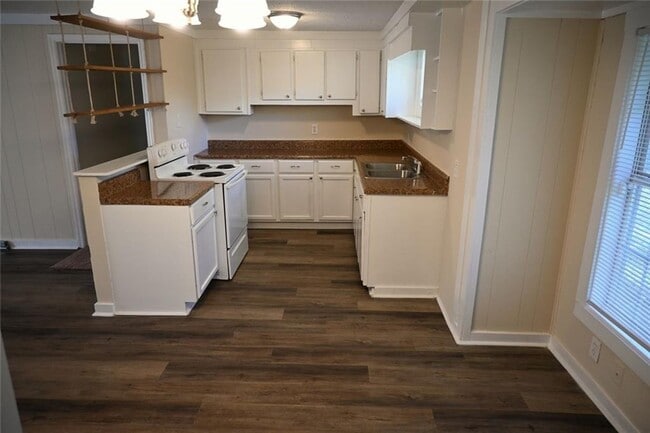 Photo - 6363 Melrose St