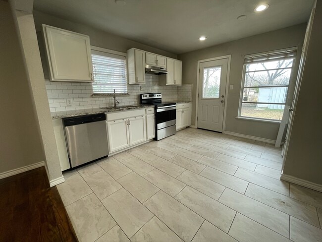 Photo - 613 S Andrews Ave
