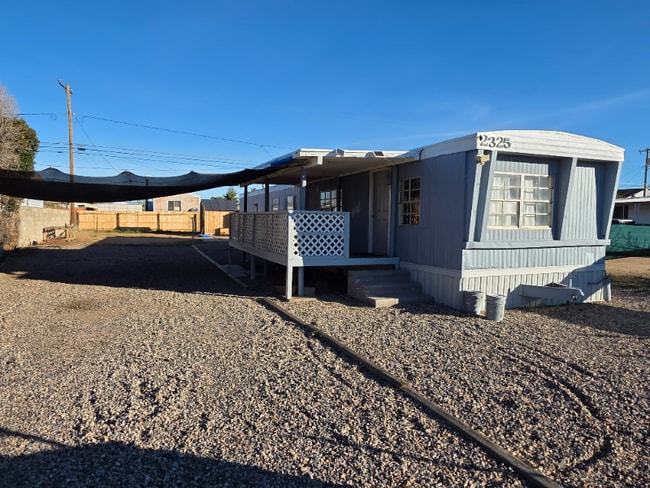 Building Photo - 2325 E Packard Ave