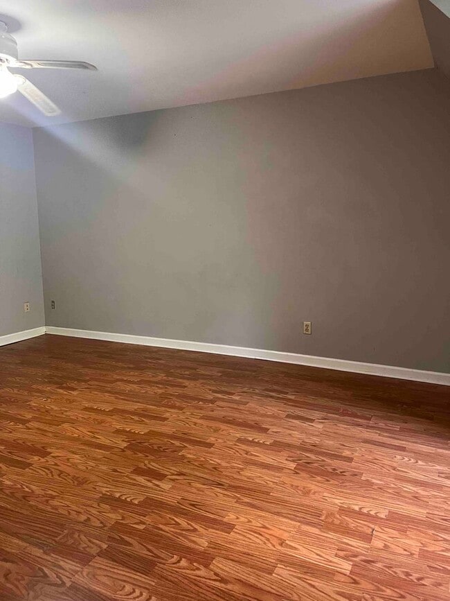 Photo - Knoxville 37918 - 2 bedroom, 2 bath townhome - Contact Susan Niedergeses (865)300-4722