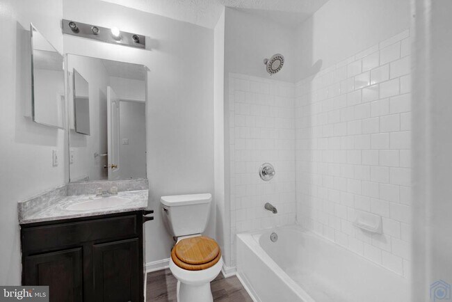 Photo - 2406 Lemontree Ln