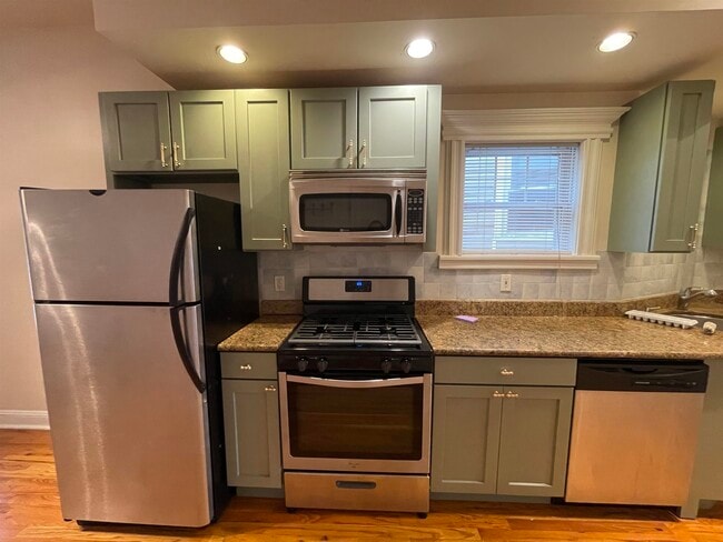 Building Photo - 108 Duncan Ave Unit 3R Rental