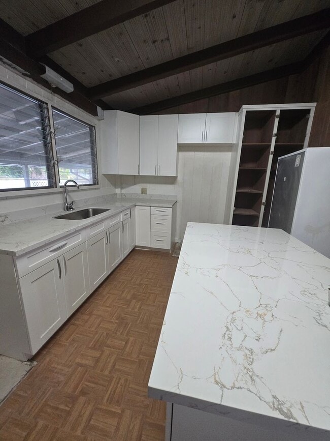 Building Photo - Kaneohe Single Family home with bonus room
