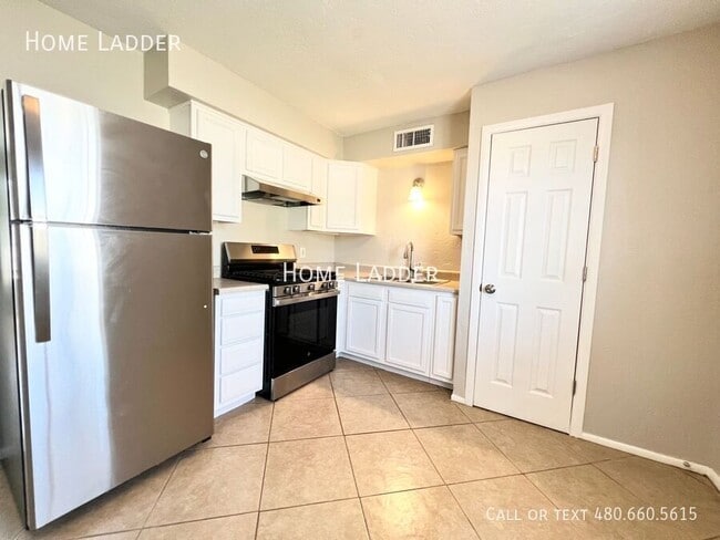 Building Photo - 410 W Battaglia Rd Rental