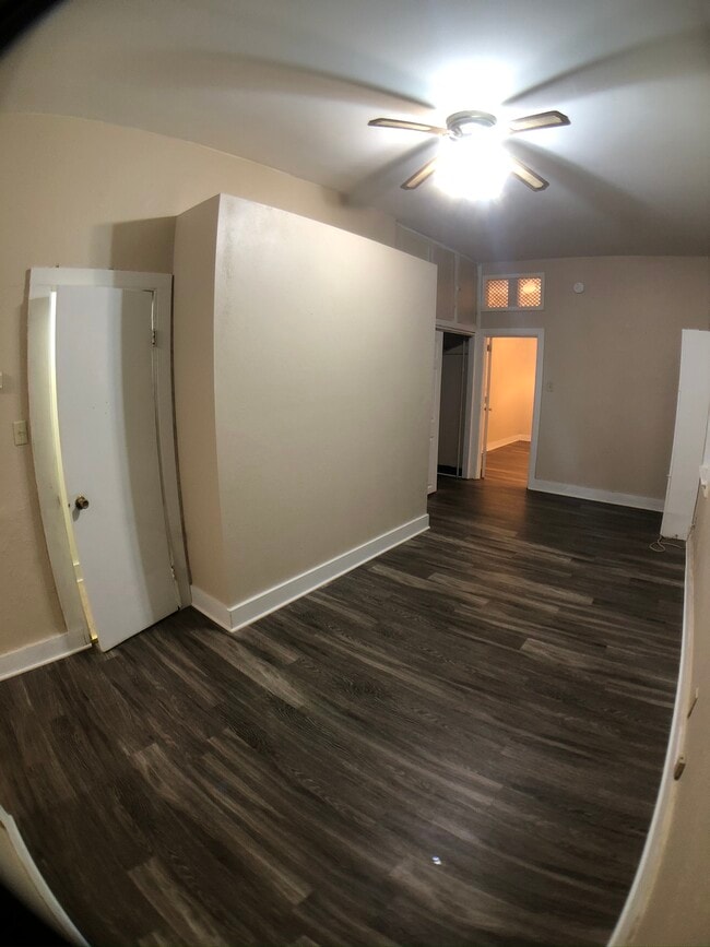 Living Room - 1507 Michigan Ave Unit 1