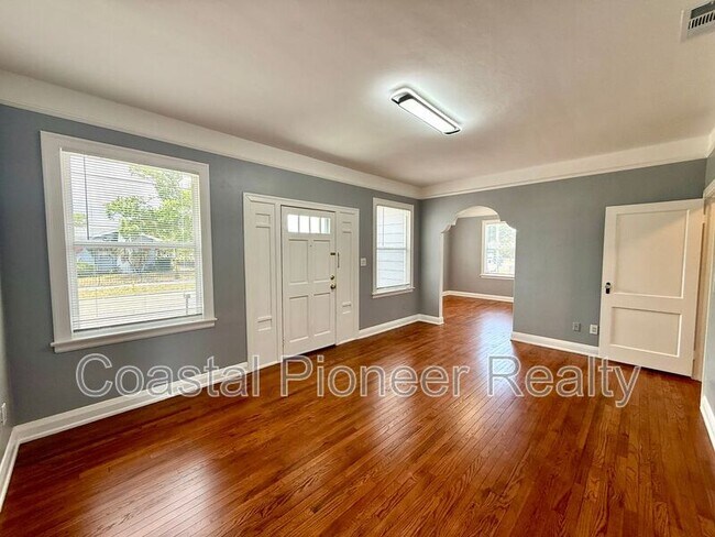 Photo - 2323 W North B St