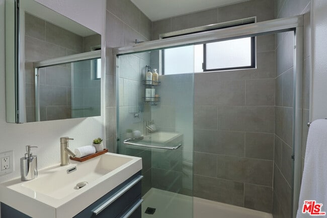 Photo - 1277 W 23rd St Unit 3