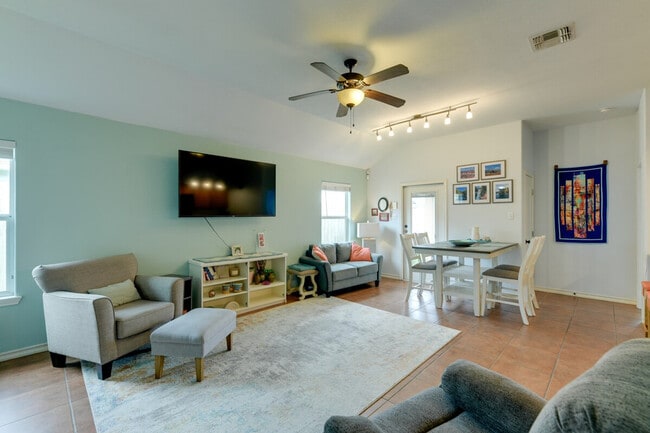 Photo - 1509 Oak Harbor Dr Unit ID1385954P