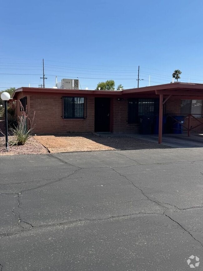 Building Photo - Charming 3 bedroom 2.bath with yard Rental