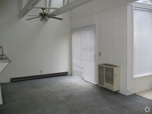 Building Photo - 111 Davison Rd Unit A Rental