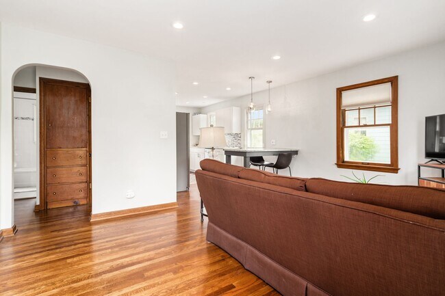 Photo - 230 E Royal Forest Blvd