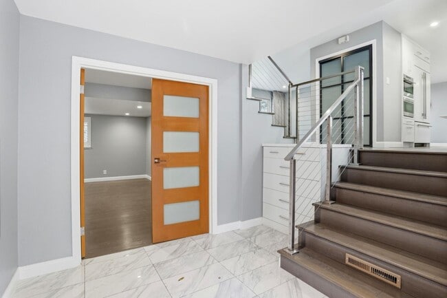 Photo - 2010 Santa Cruz Ave