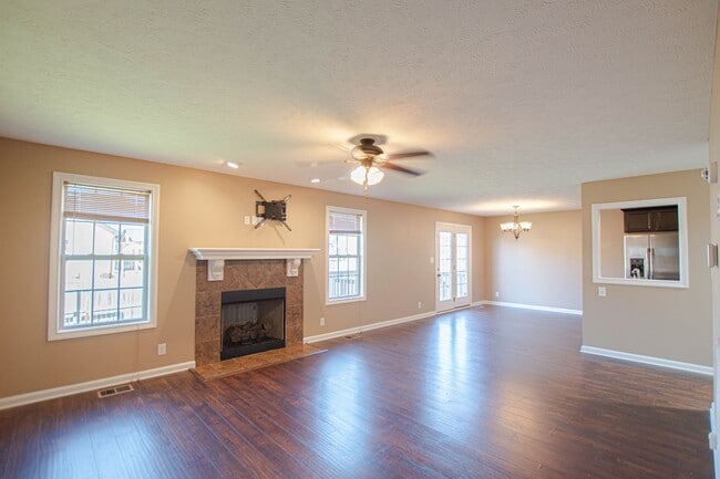 Photo - 613 Fennec Way