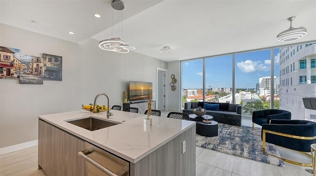 Photo - 301 QUAY Cmn Unit 606