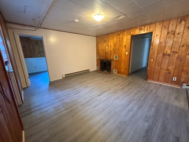 Photo - 715 NE Stadium Way Unit Lower