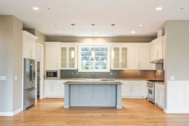 Photo - 307 NW Meridian Ridge Ct