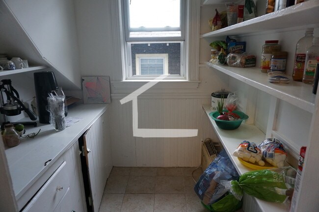 671 Washington St Unit 2