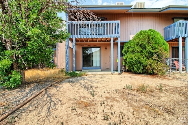 Building Photo - Spacious 3-Bed Townhouse with Private Pati...