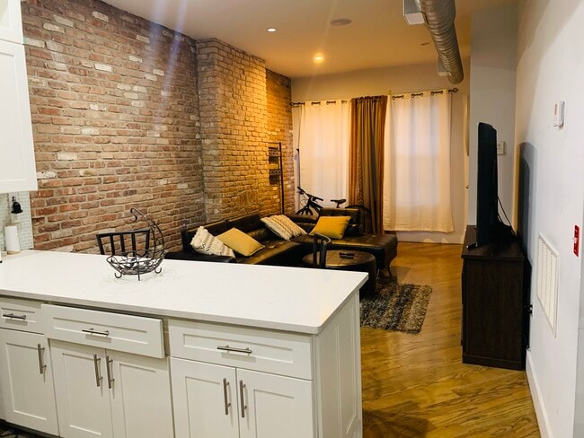 Photo - 1893 Pacific St