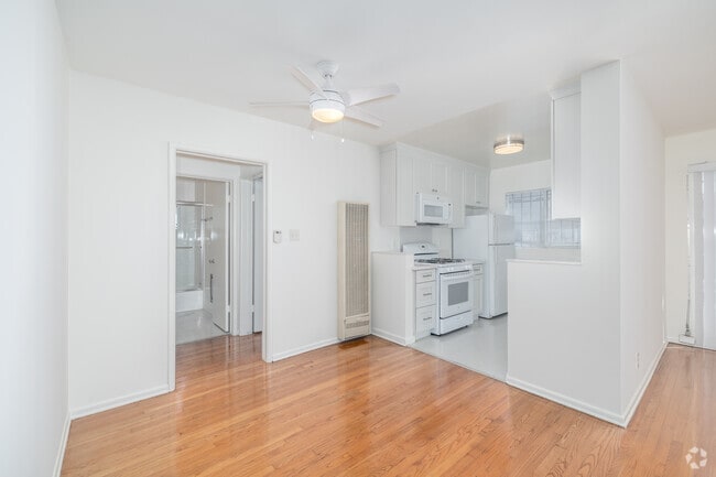 1BR, 1BA - 750SF - Dining Room
