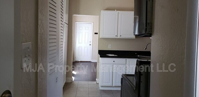 Photo - 1041 S 200 W