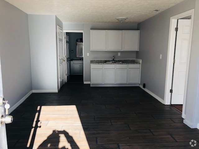 Building Photo - 1600 N 13th St Unit Apt. B