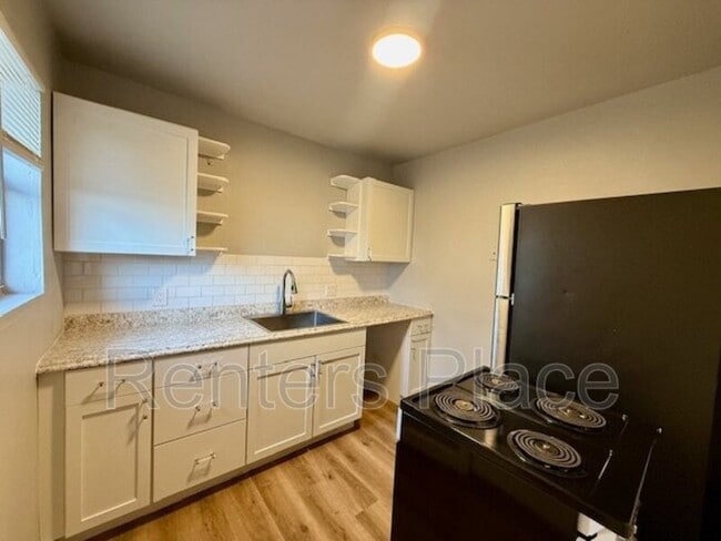 Photo - 2915 E Easton St Unidad #B